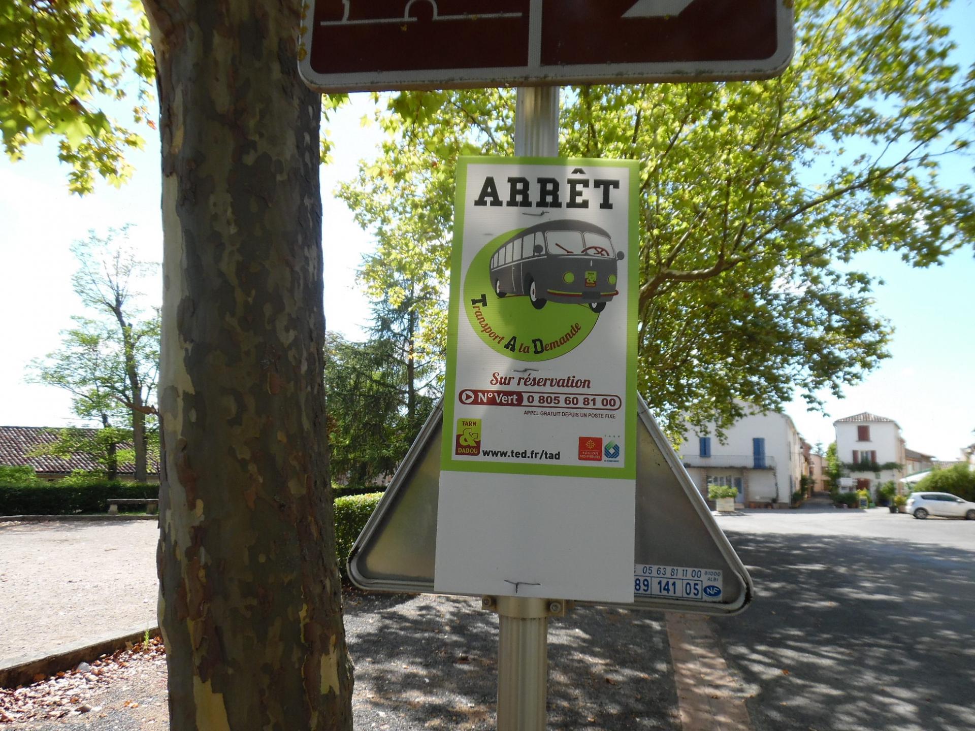 Arrêt du village Place du Pioch